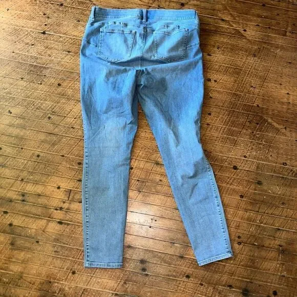 Torrid Bombshell high rise distressed slimming ankle skinny jeans - Picture 4 of 5